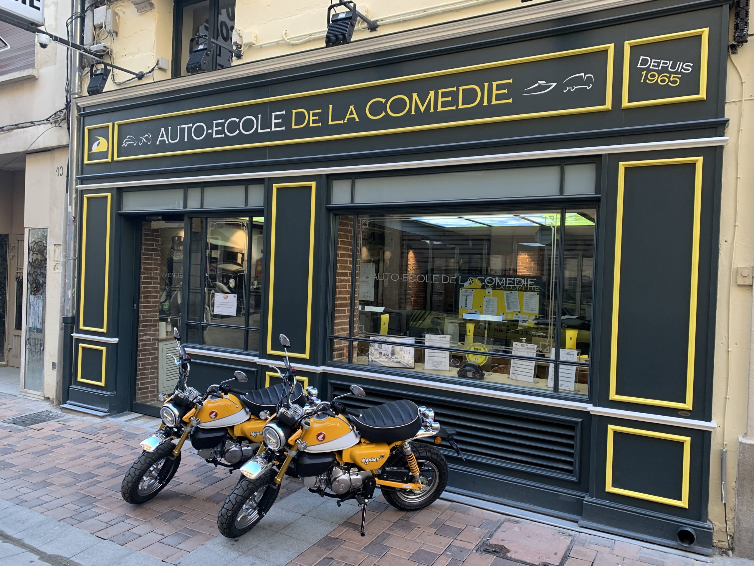 motos monkey auto ecole comedie